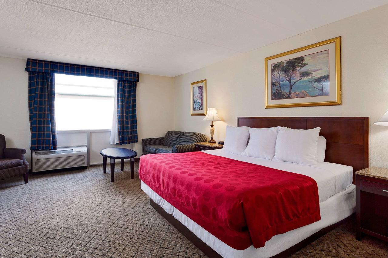 Hotel Ramada By Wyndham Fishkill Esterno foto