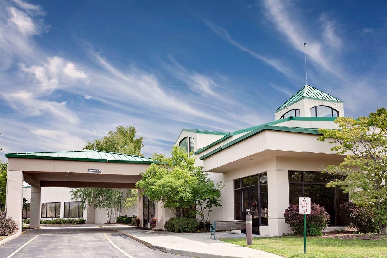 Hotel Ramada By Wyndham Fishkill Esterno foto